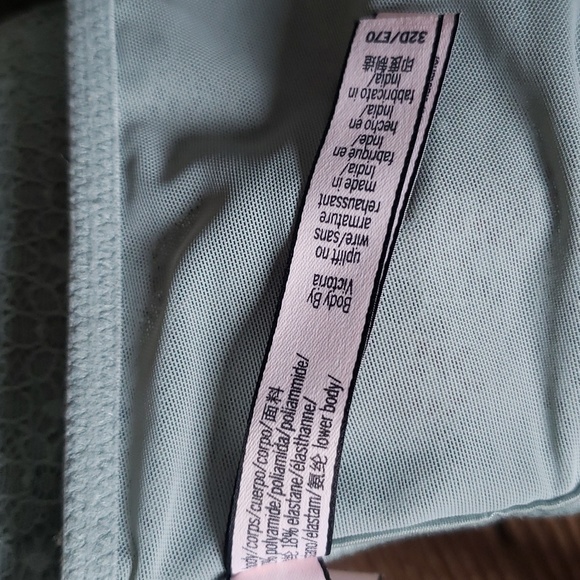 Victoria's Secret bra, size 32D - Picture 8 of 10